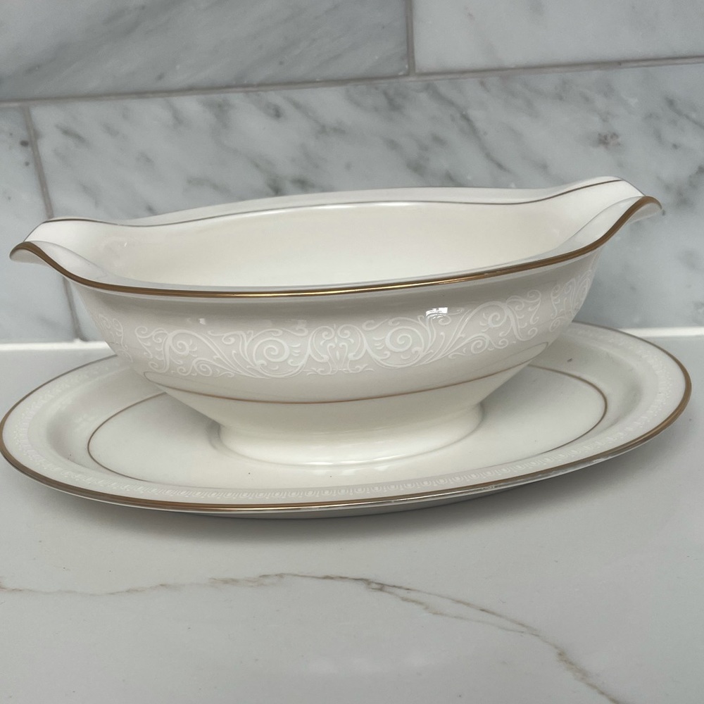 Noritake Ivory China, Marseille one piece Gravy Boat